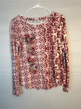 Sundance Women’s Size Medium Long Sleeve Tee Embroidered 125